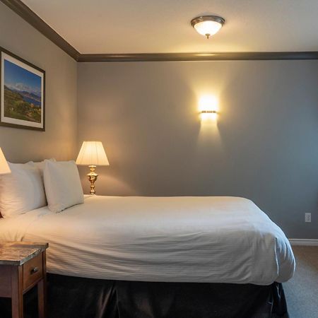 Tiki Shores Inn & Suites Penticton Exteriör bild