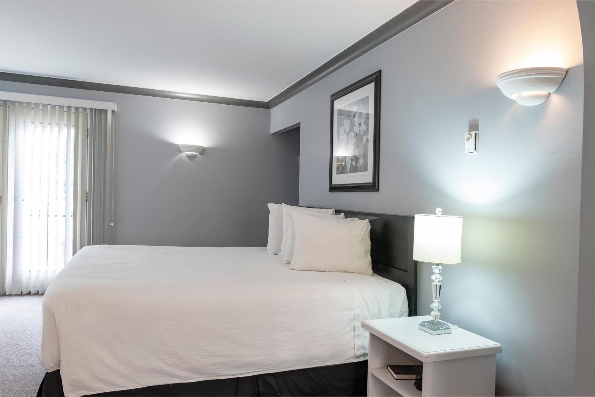 Tiki Shores Inn & Suites Penticton Exteriör bild