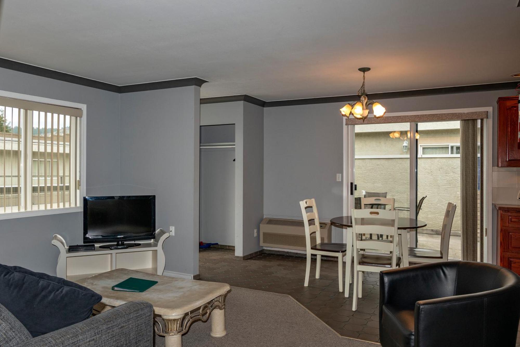 Tiki Shores Inn & Suites Penticton Exteriör bild
