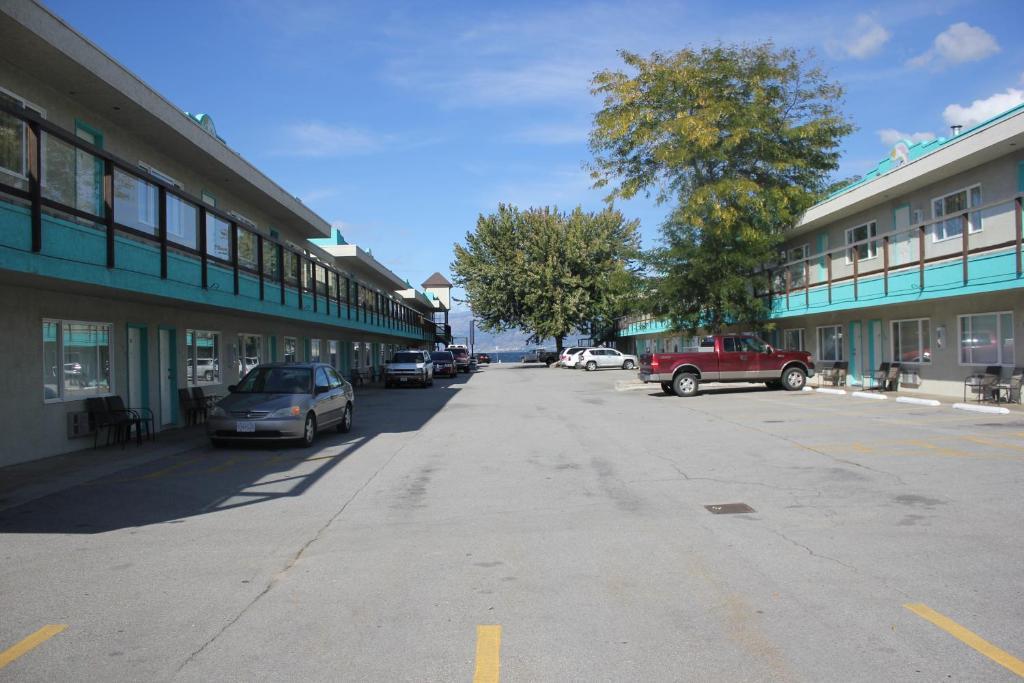 Tiki Shores Inn & Suites Penticton Exteriör bild