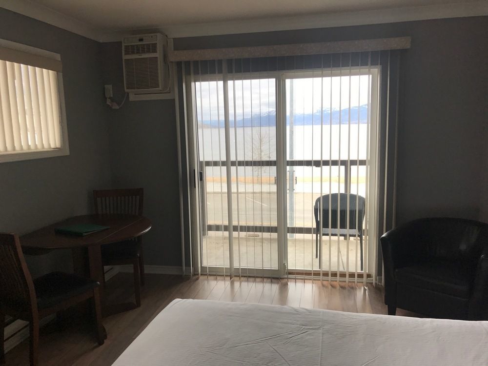 Tiki Shores Inn & Suites Penticton Exteriör bild