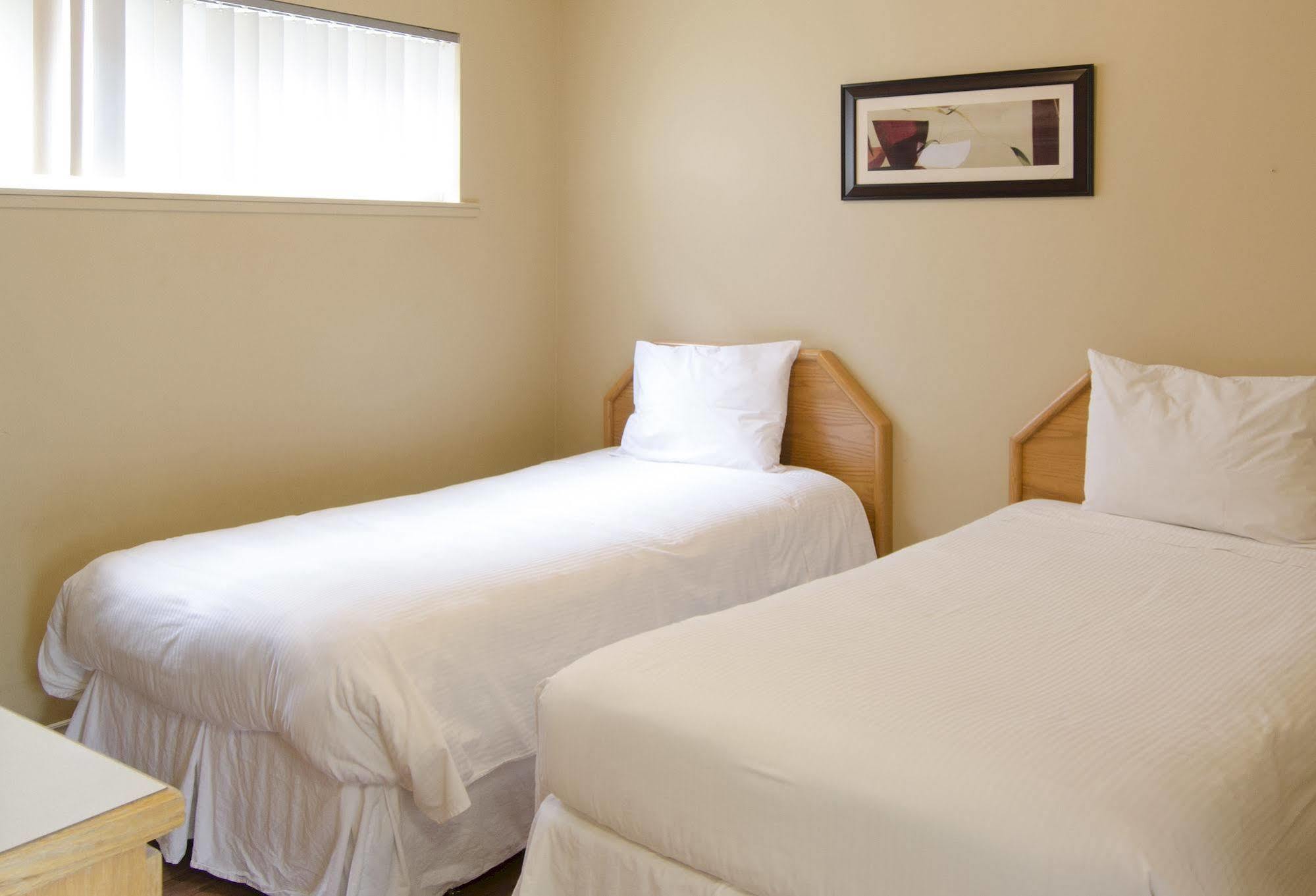 Tiki Shores Inn & Suites Penticton Exteriör bild
