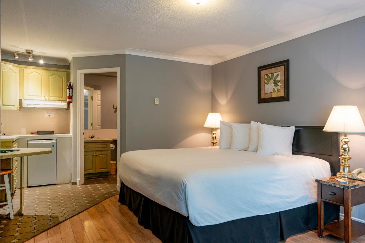 Tiki Shores Inn & Suites Penticton Exteriör bild