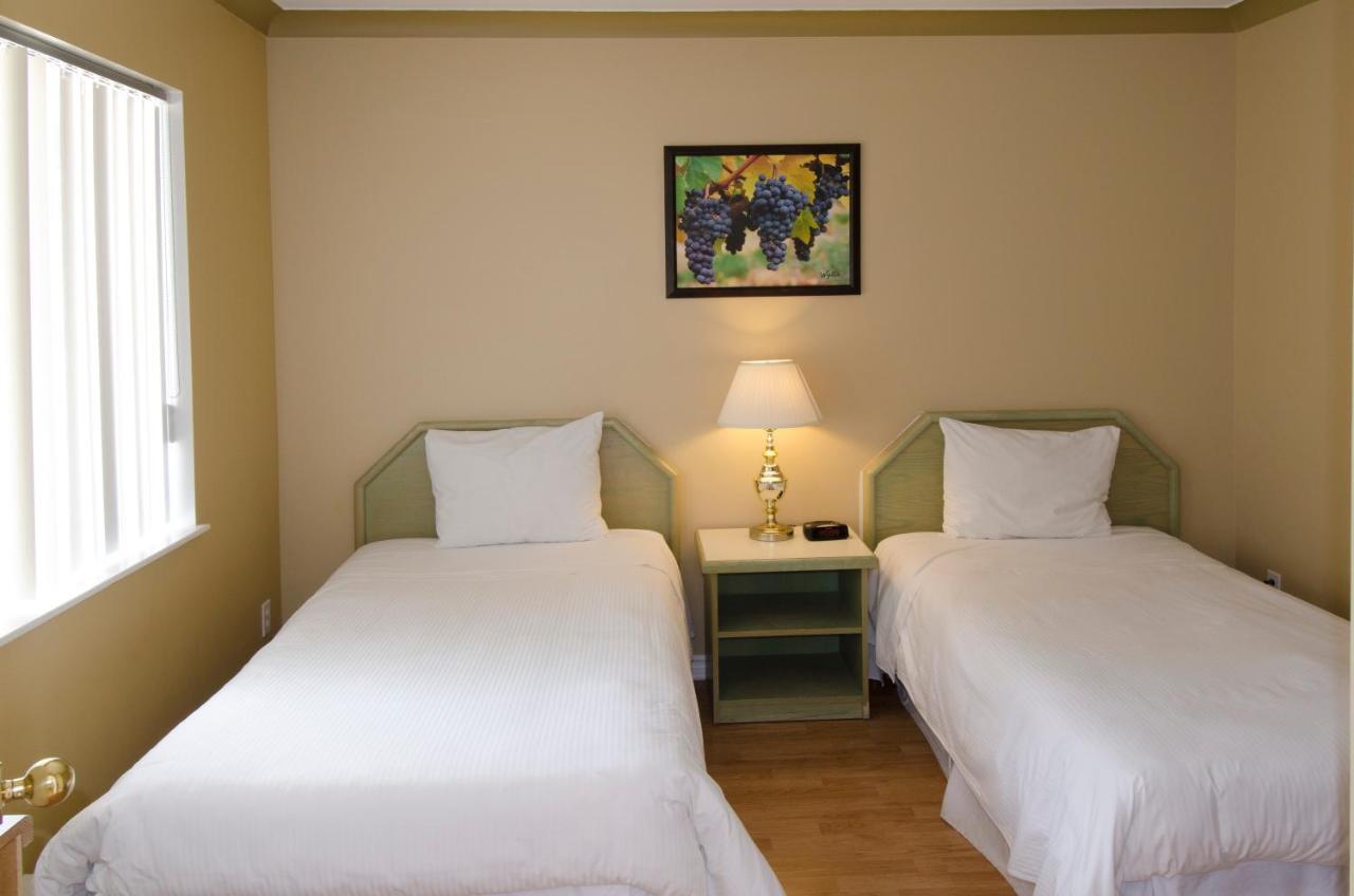 Tiki Shores Inn & Suites Penticton Exteriör bild